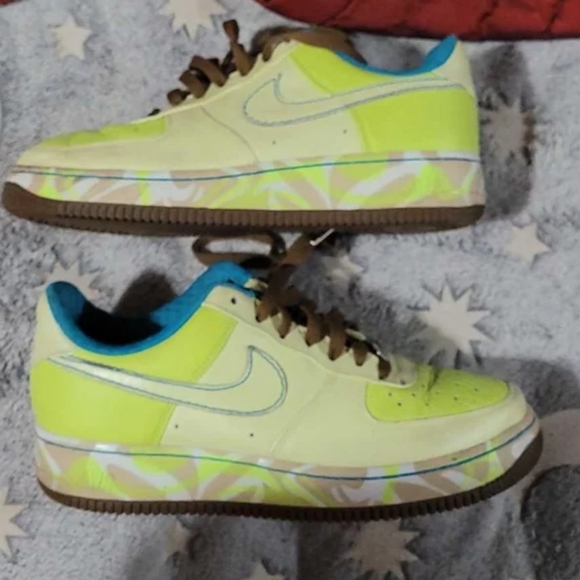 Nike Shoes - Women's Air Force 1 Premium '07
